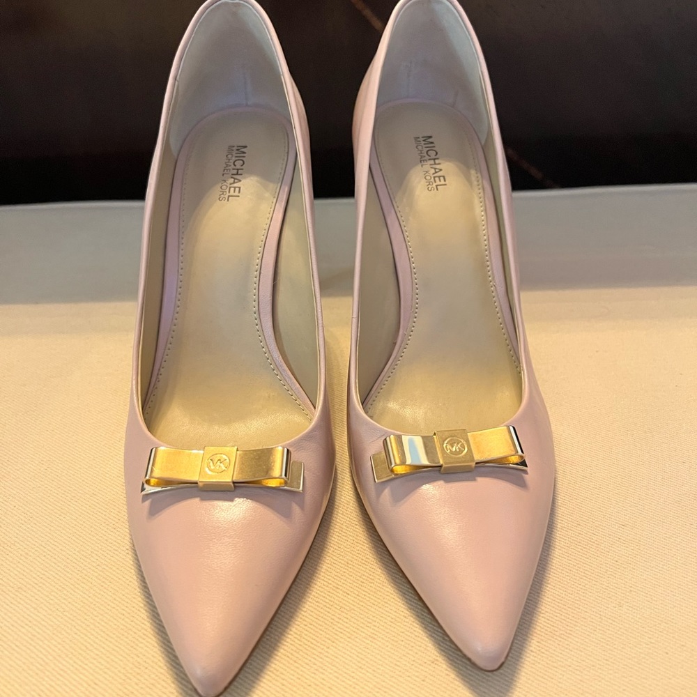 Michael Kors High Leather Heels w/Metallic Gold Bow